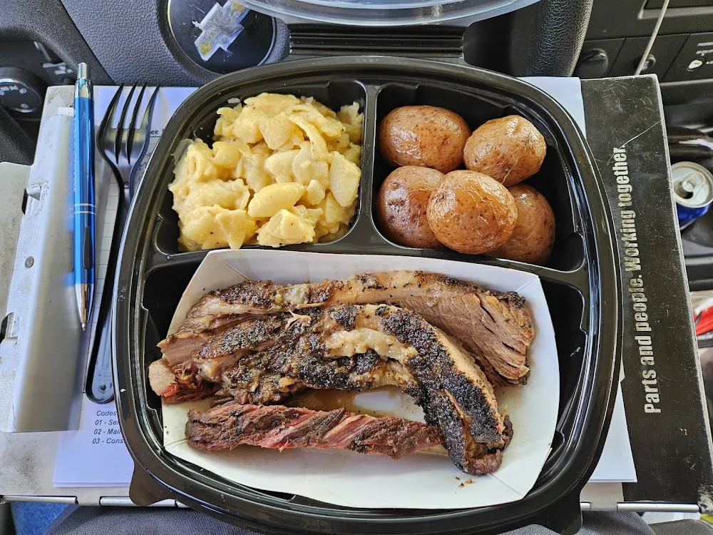 Meat Chicken or Pulled Pork & 2 Sides